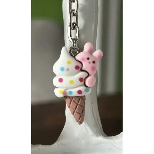 Porte-clé - Glace et lapin en résine