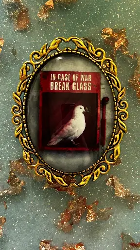 Broche - Break glass