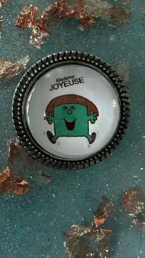 Broche - Cabochon en verre madame joyeuse